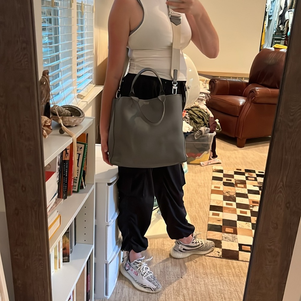 🩵 Beautiful Grey Leather Tiffany Tote 🩵